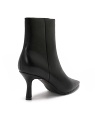 Bottines noires femme à talons fins – look chic et intemporel