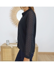 Chemisier noir Pleate – détail manches en voile semi-opaque