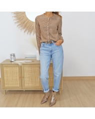 Gilet caramel femme Kaniel – look porté avec jean