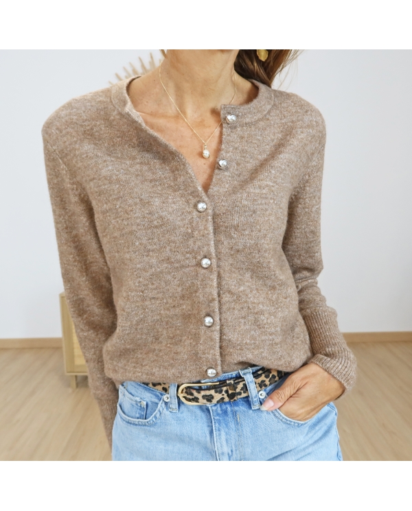 Gilet caramel femme Kaniel Kaffe – vue de face porté