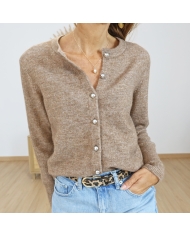 Gilet caramel femme Kaniel Kaffe – vue de face porté