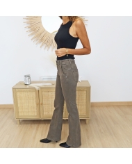 Jean femme bootcut – détail coupe évasée en bas de jambe