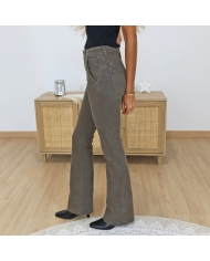 Jean bootcut chocolat clair – détail entrejambe 80 cm et taille 23 cm