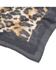 Foulard léopard femme – accessoire mode chic