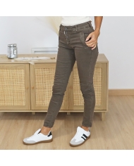 Jean femme Vic chocolat â vue de face coupe slim Jean femme Vic chocolat â vue de face coupe slim