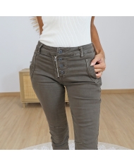 Jean slim chocolat Vic â dĂ©tail fermeture boutons et zip Jean slim chocolat Vic â dĂ©tail fermeture boutons et zip