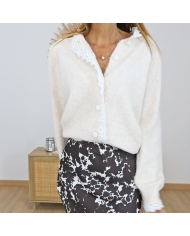 Gilet Gloria beige clair – look porté casual chic