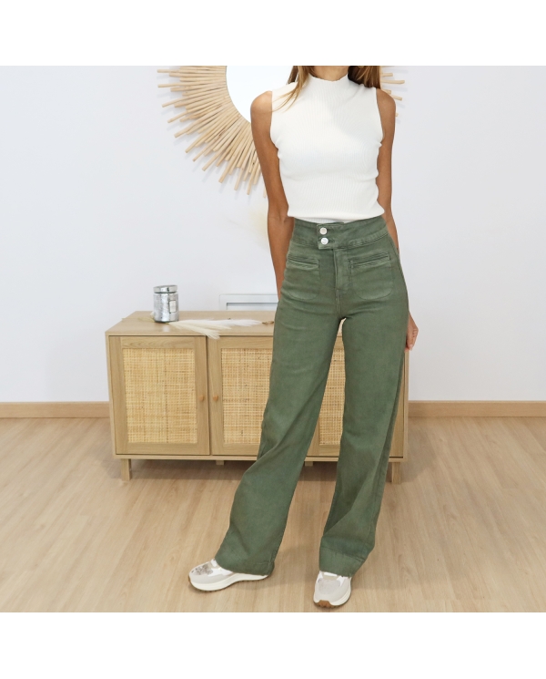 Jean kaki straight large femme – vue en mouvement, coupe fluide