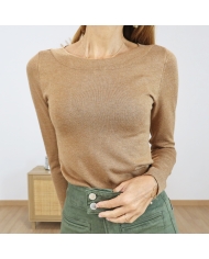 Pull Kalizza camel – détail col bateau arrondi
