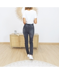 Jean Kamaris Kaffe – vue de dos