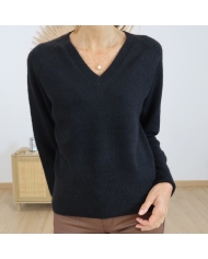 pull femme noir décolleté V coupe droite ajustée