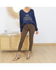 Pull femme bleu marine – décolleté en V féminin