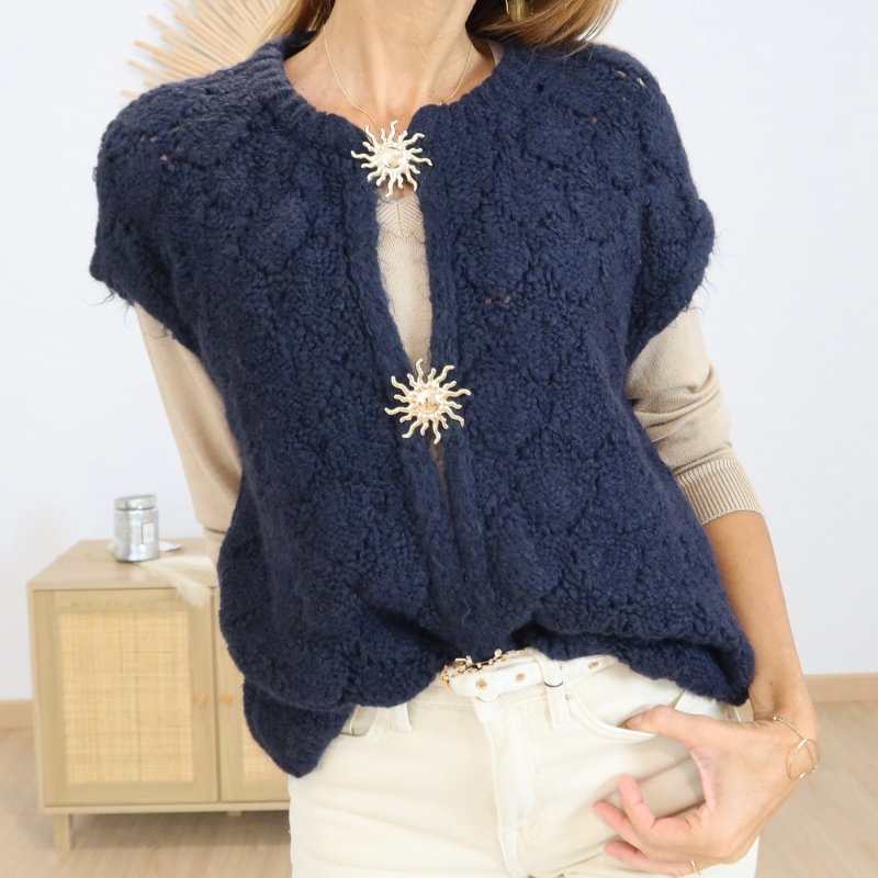 Gilet MORGANE marine – look chic & lumineux Mademoiselle-Caprices