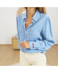 Chemise femme jean clair â vue de face effet Tencel Chemise femme jean clair â vue de face effet Tencel