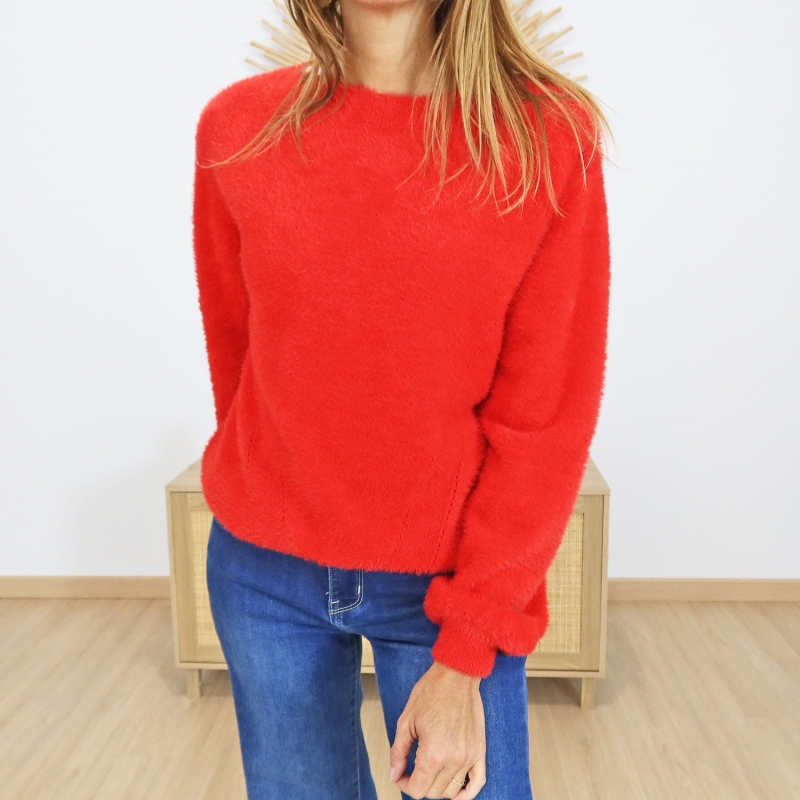 Pull NAOMI Garcia – détail maille douce et col ras de cou Pull NAOMI Garcia – détail maille douce et col ras de cou