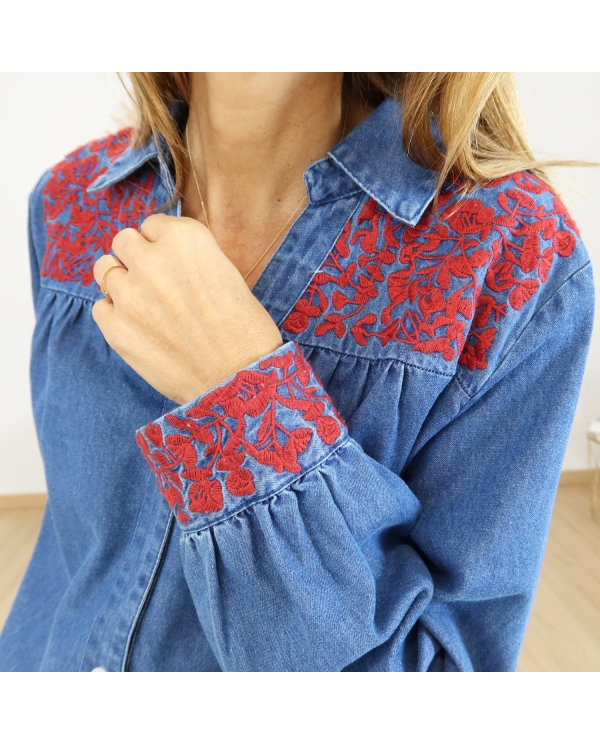 Chemise SANDA – détail broderies rouges poignets ❤️