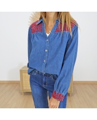 Chemise SANDA femme â broderies rouges Ă©paules Chemise SANDA femme â broderies rouges Ă©paules