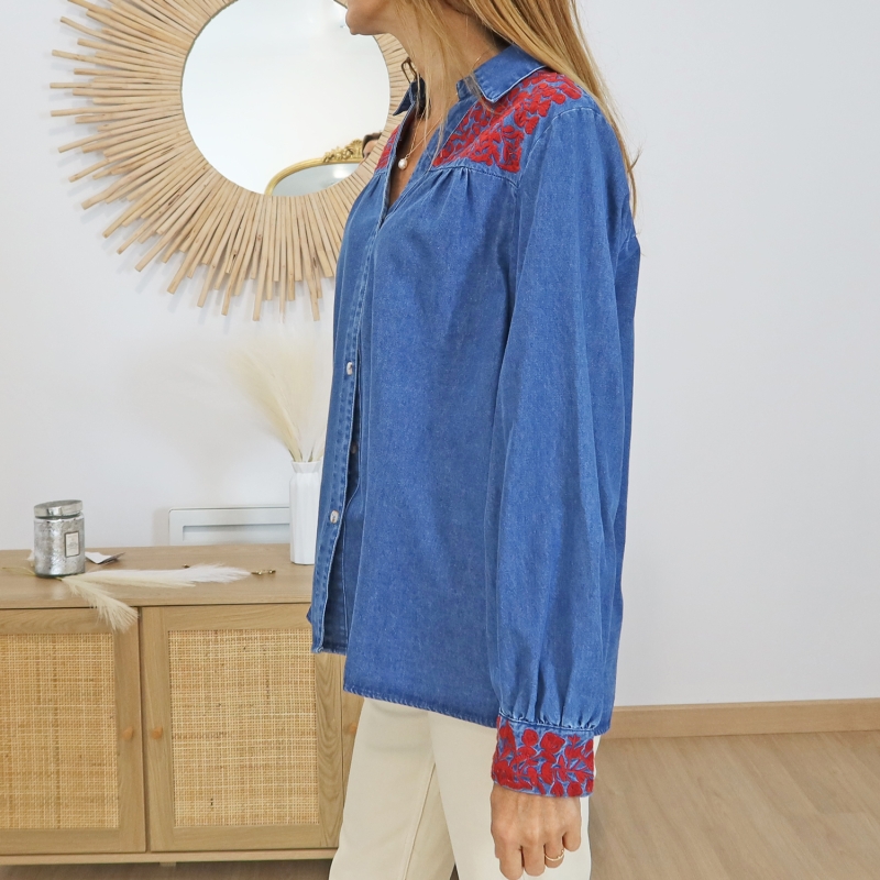 Chemise en jean SANDA VUE DE COTE Chemise en jean SANDA VUE DE COTE