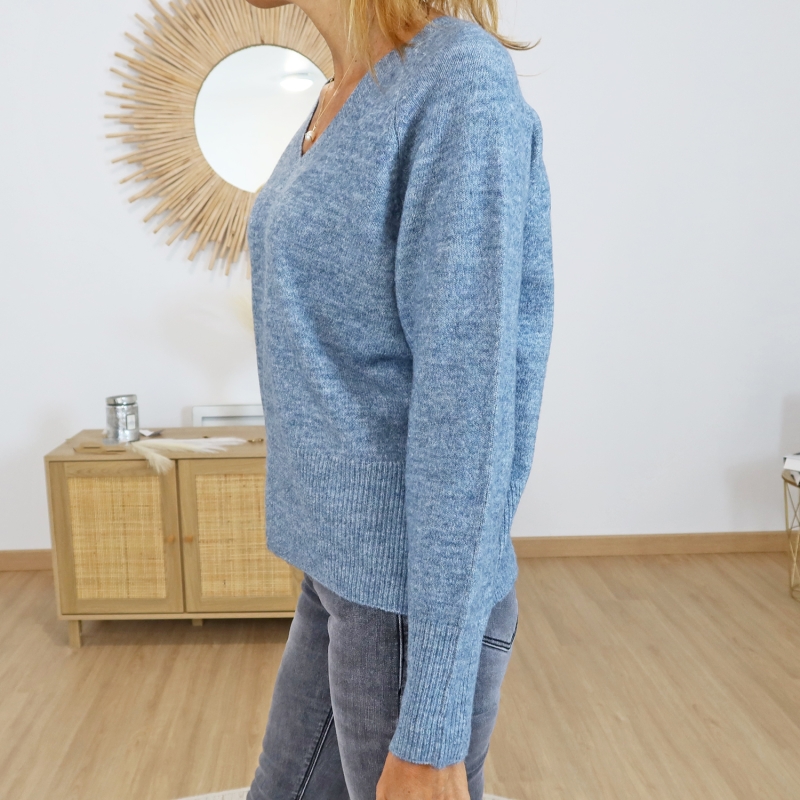 Pull femme col V bleu â vue de dos coupe droite Pull femme col V bleu â vue de dos coupe droite