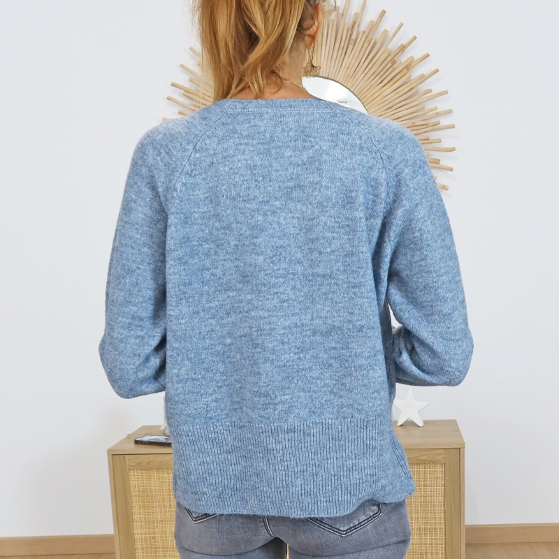 Pull femme col V bleu â vue de dos coupe droite Pull femme col V bleu â vue de dos coupe droite