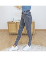 Jean femme gris – détail effet push-up sculptant