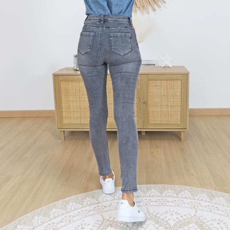 Jean slim gris – vue de dos poches arrière galbantes