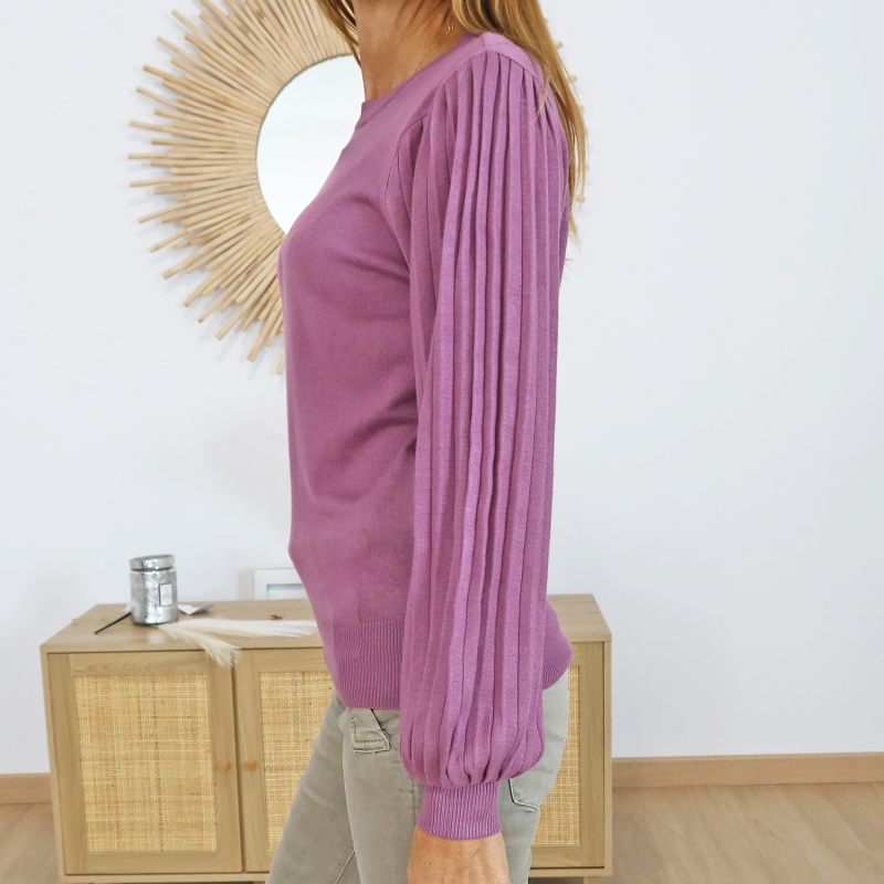 Pull KALONE violet-lila – détail manches plissées élégantes