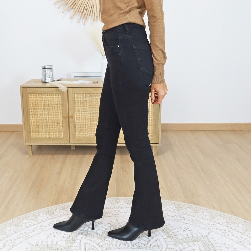 Jean KELLY – détail denim noir stretch & confortable