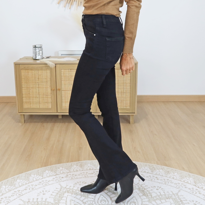 Jean femme KELLY noir – vue de face coupe bootcut