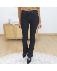Jean noir bootcut – look avec pull KALONE beige & bottines HARMONY