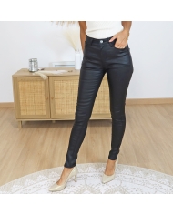 Pantalon push-up simili cuir noir – vue de face coupe slim