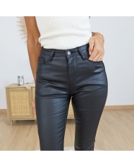 Pantalon simili noir – texture douce & finition mate