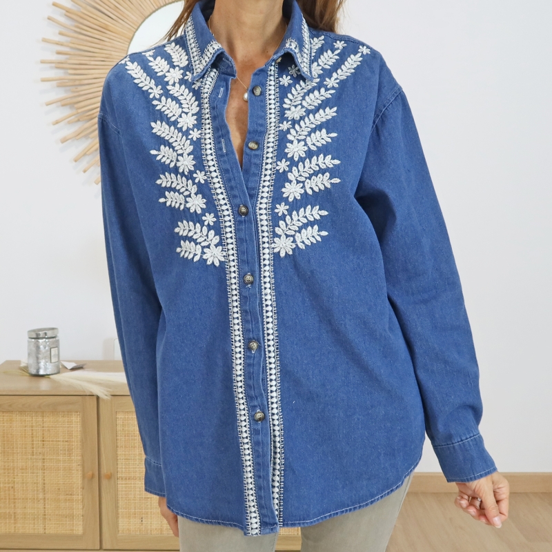 Chemise en jean CHLOÉ – vue de face broderies blanches