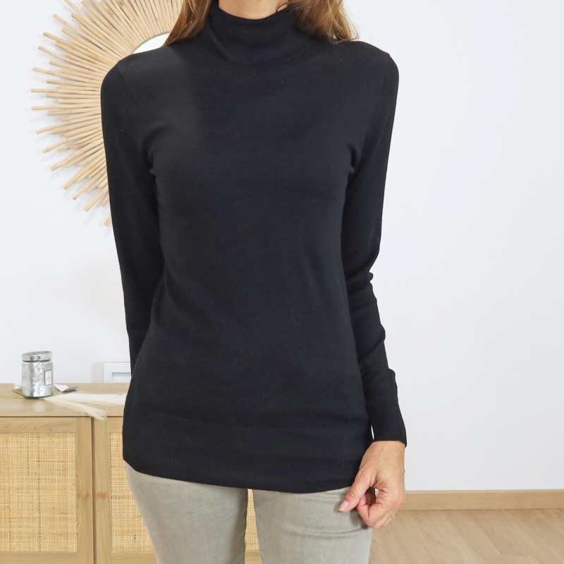 Sous-pull noir col roulé – détail matière douce