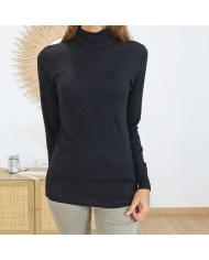 Sous-pull noir col roulé – détail matière douce