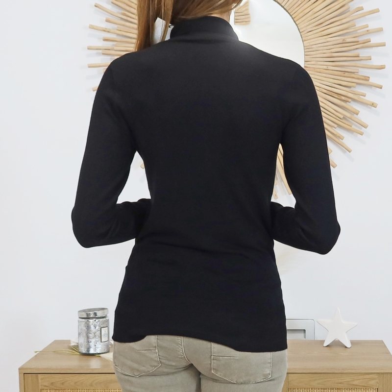 Pull fin noir – vue de dos coupe près du corps