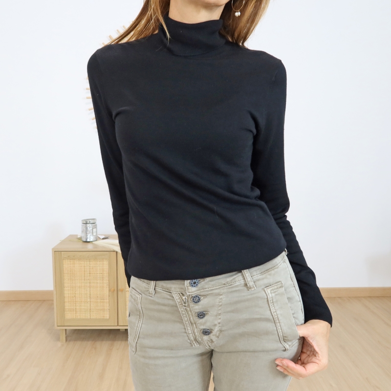 Sous-pull noir – col roulé élégant