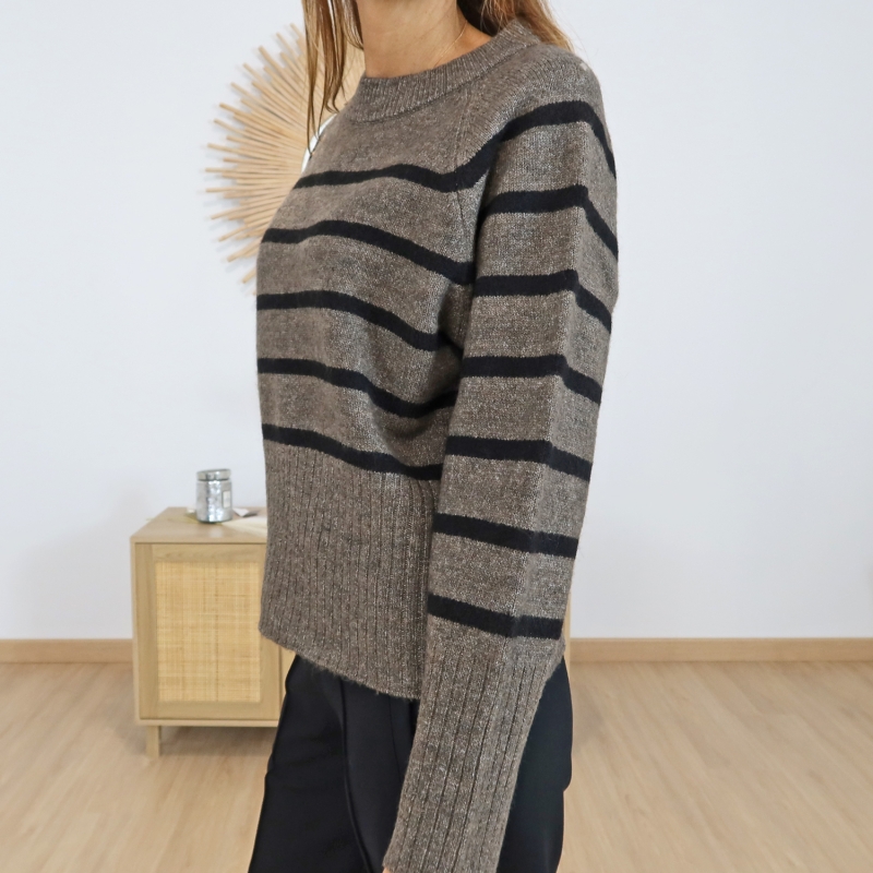Pull rayé brun noir – détail maille fine