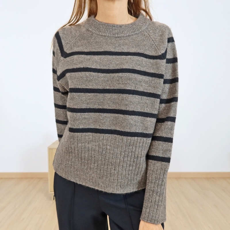 Pull col rond noir marron – texture & finitions