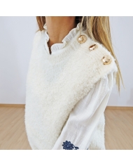 Pull écru sans manches – détail boutons dorés