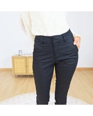 Pantalon noir 7/8 – détail taille 33 cm