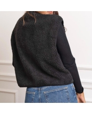 Veste moutonnée noire femme – vue de dos