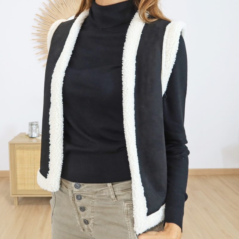 Détail suédine noire gilet LUCKY
