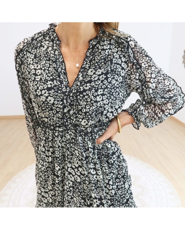 Robe LEUCA détail décolleté V