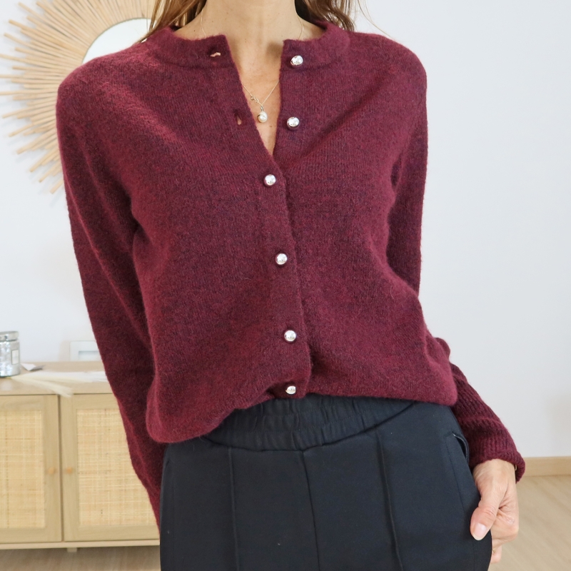 Gilet bordeaux col arrondi – zoom matière