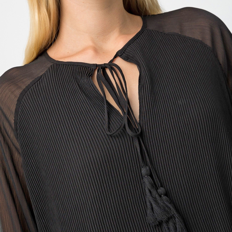 Décolleté V avec lien – détail