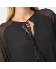 Décolleté V avec lien – détail