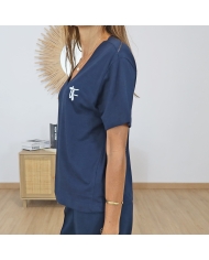 t-shirt bleu marine femme porté
