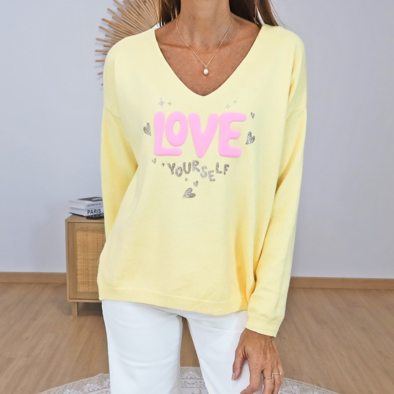 pull femme inscription love relief