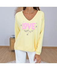 pull femme inscription love relief